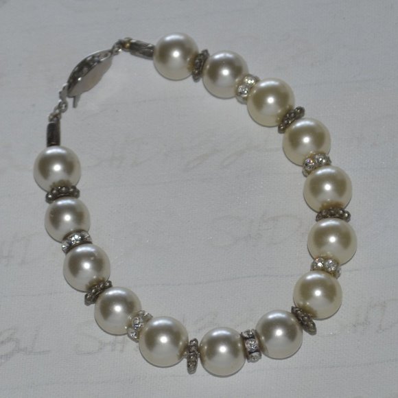 WHITE FAUX PEARL BRACELET 7" - Picture 1 of 1